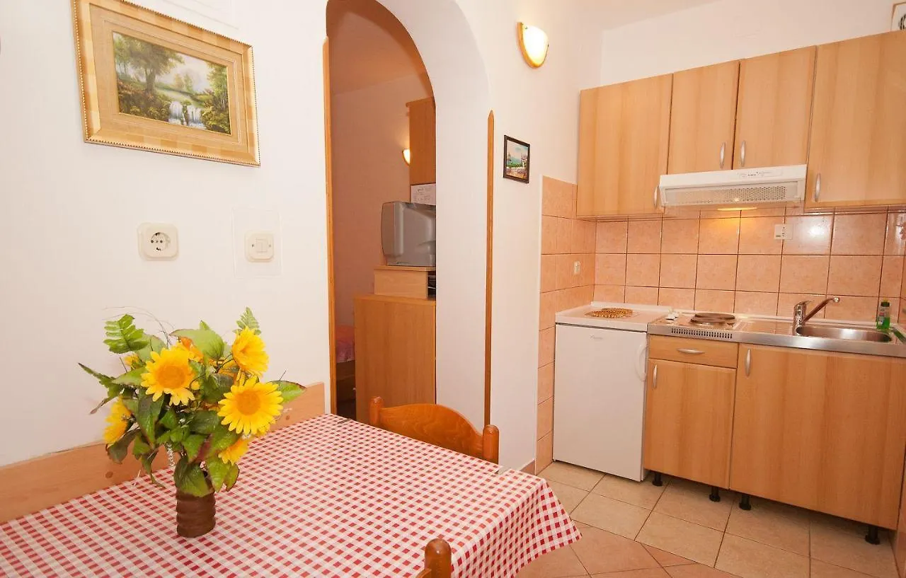 Apartment 450 Meter Zum 2 Km Langen Strand Baska  Croatia